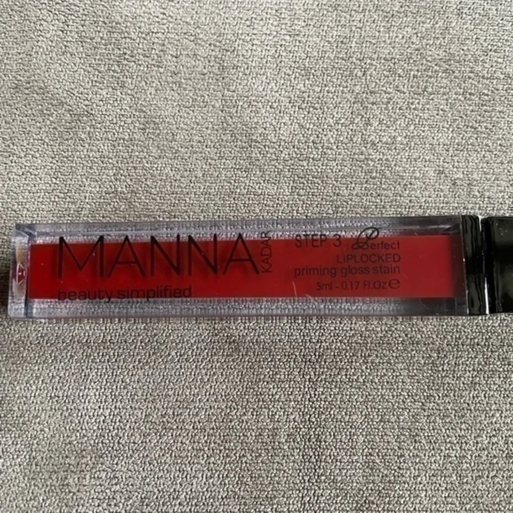 MANNA KADAR BEAUTY SIMPLIFIED LIPLOCKED PRIMING GLOSS